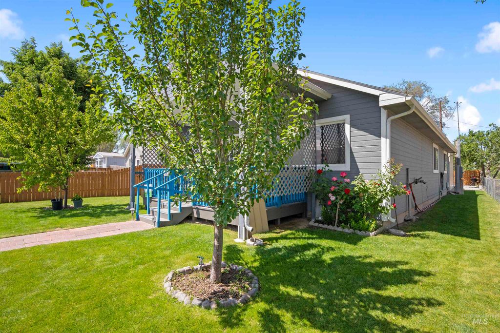 Photo of 642 Oak St, Twin Falls, ID 83301 (MLS # 98950325)