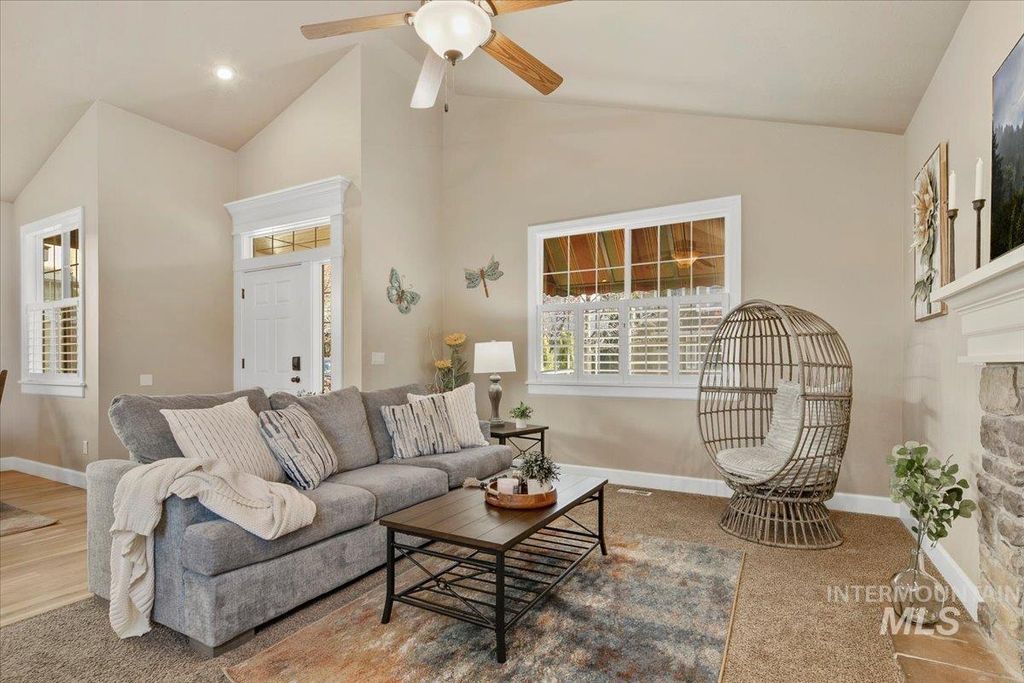 Photo of 3965 N Heritage View Ave, Meridian, ID 83646 (MLS # 98970771)