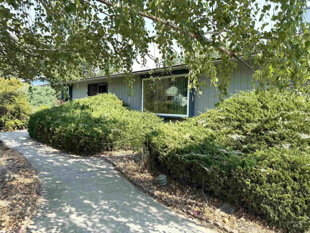 Photo of 1324 Ponderosa DR, Moscow, ID 83843 (MLS # 98996164)