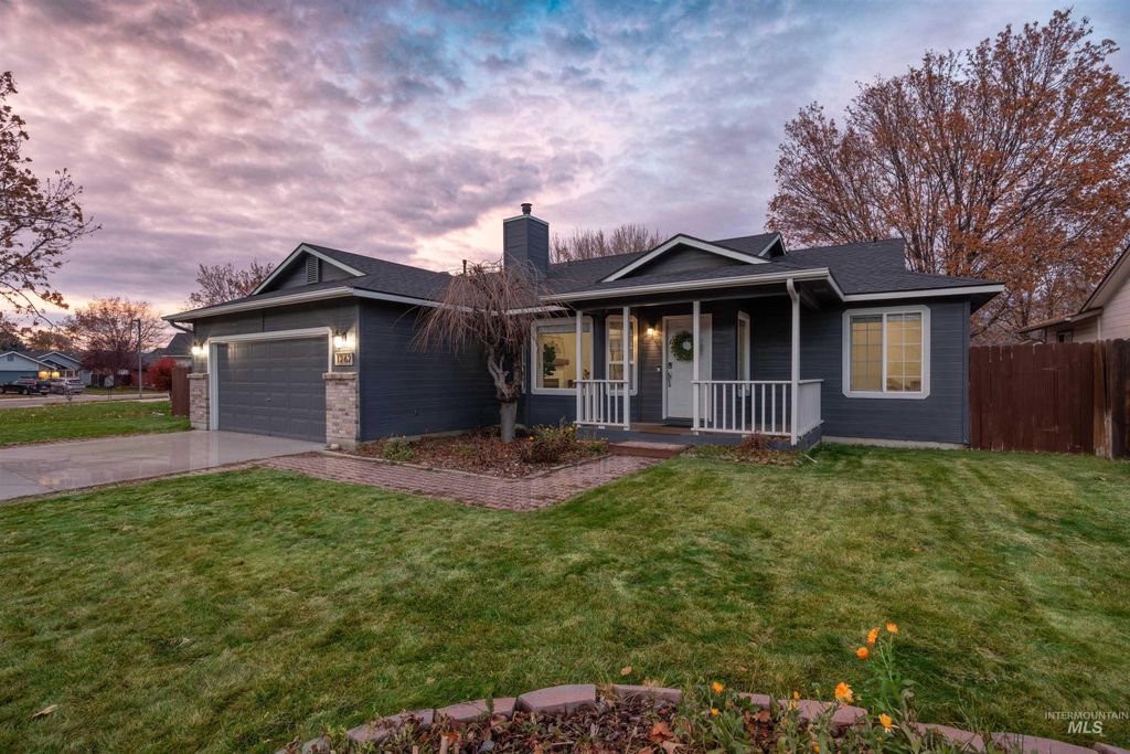 Photo of 1262 E Oakridge Dr, Boise, ID 83716 (MLS # 98967971)