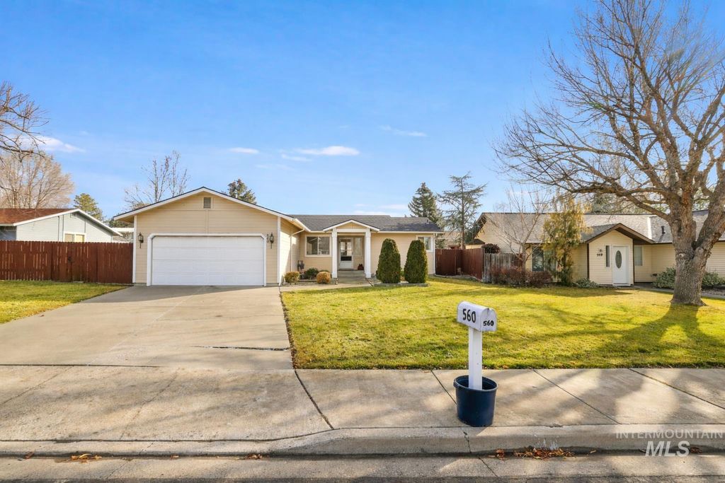 Photo of 560 Elizabeth Park Drive, Twin Falls, ID 83301 (MLS # 98974310)