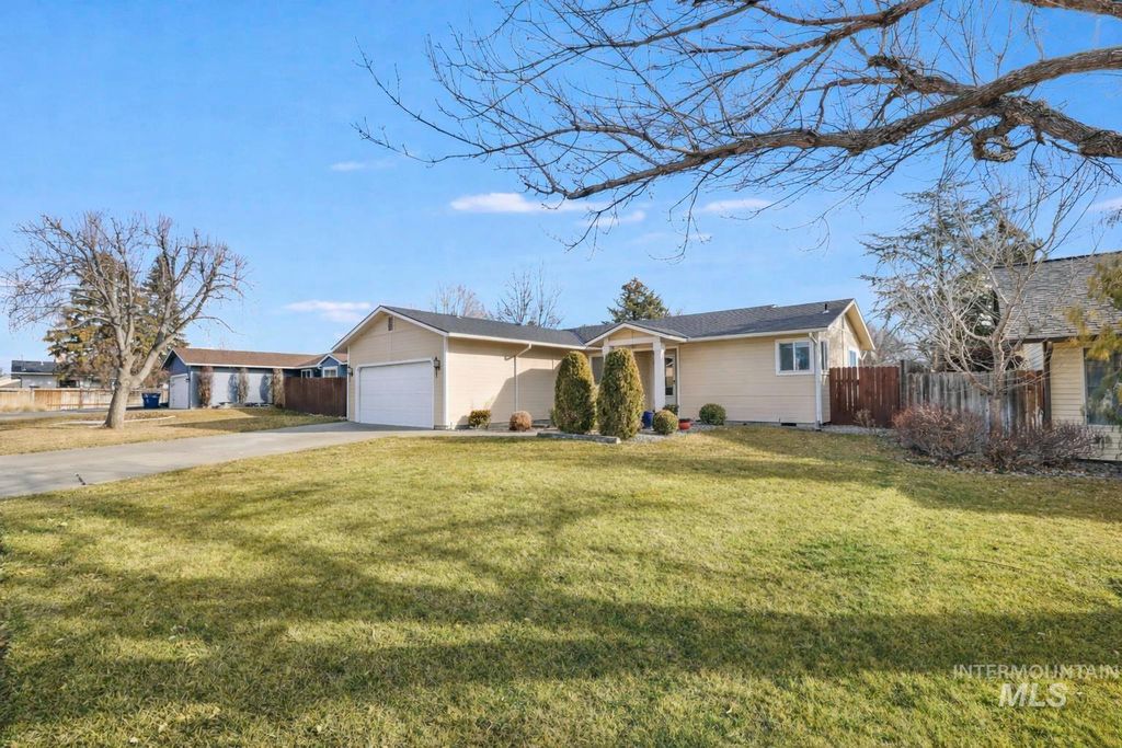 Photo of 560 Elizabeth Park Drive, Twin Falls, ID 83301 (MLS # 98974310)