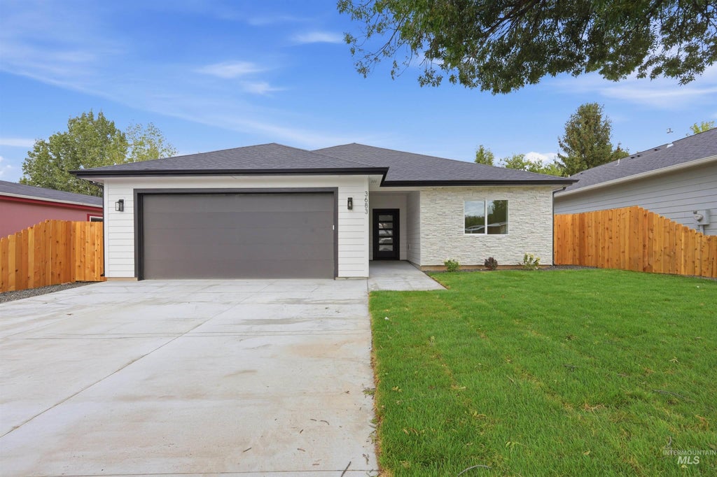 Photo of 3683 S Kingsland Way, Boise, ID 83716 (MLS # 98999863)