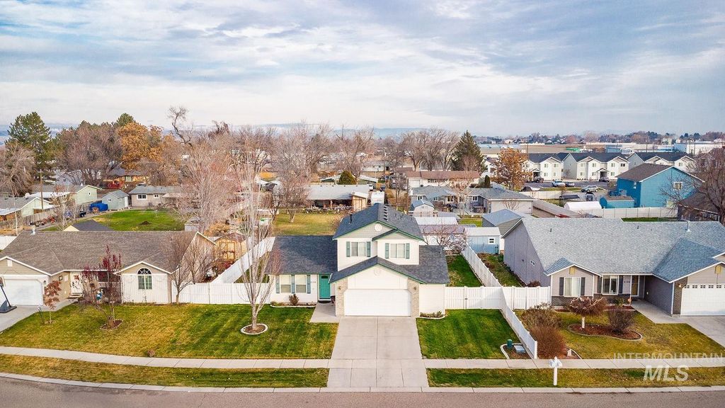 Photo of 2150 Bishop Ave, Fruitland, ID 83619 (MLS # 98970790)