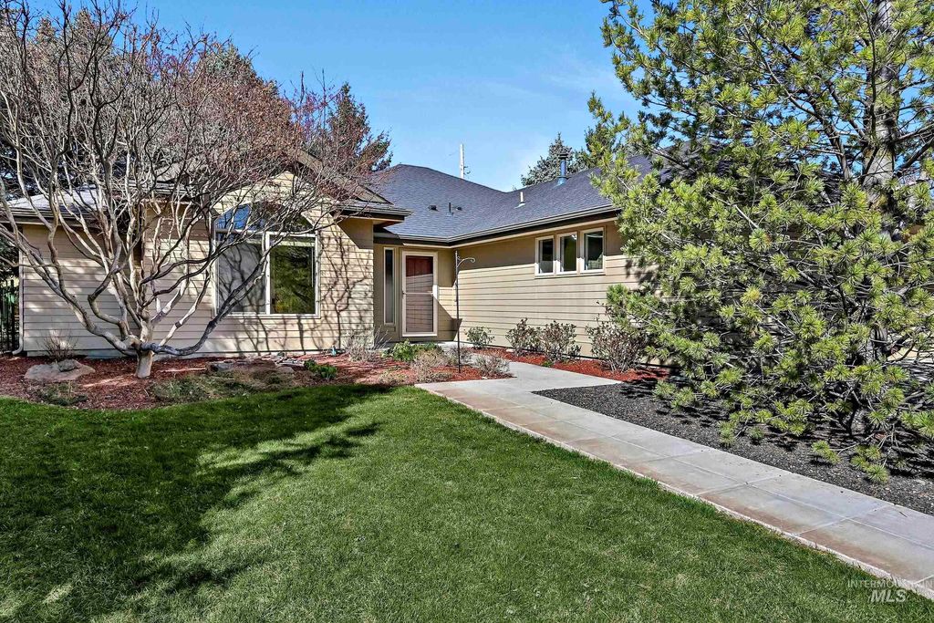 Photo of 6029 N Taylor Creek, Boise, ID 83714 (MLS # 98978746)