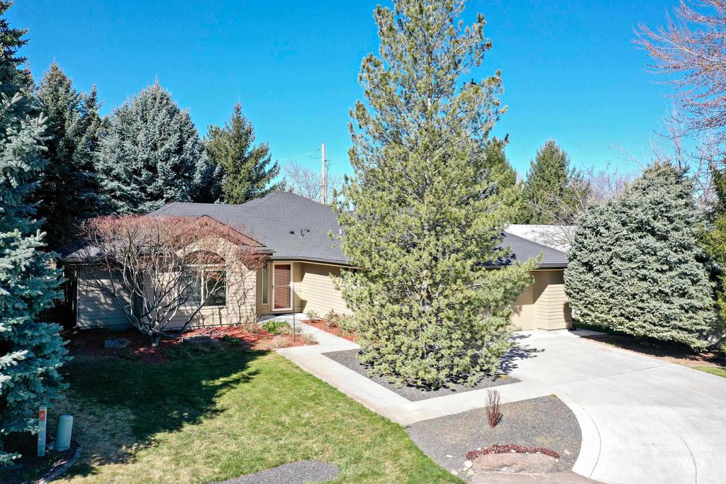 Photo of 6029 N Taylor Creek, Boise, ID 83714 (MLS # 98978746)
