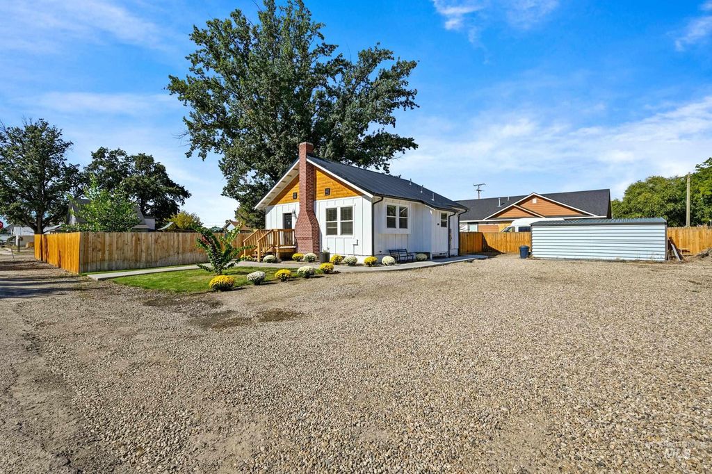 Photo of 803 E Curtis Ave, Parma, ID 83660 (MLS # 98963998)