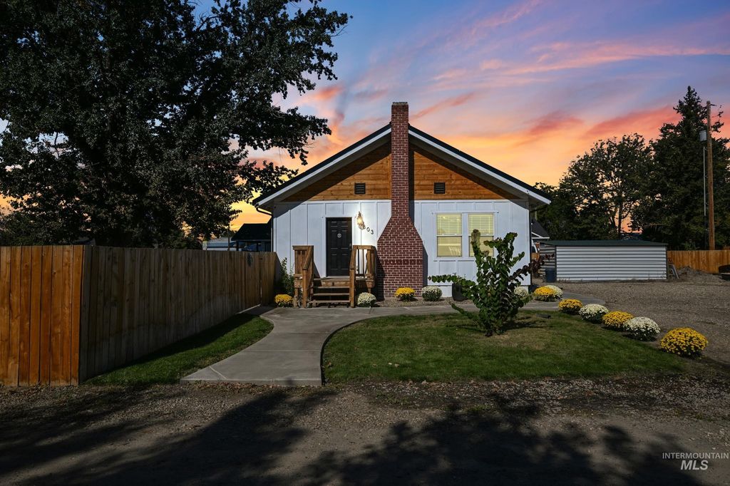 Photo of 803 E Curtis Ave, Parma, ID 83660 (MLS # 98963998)