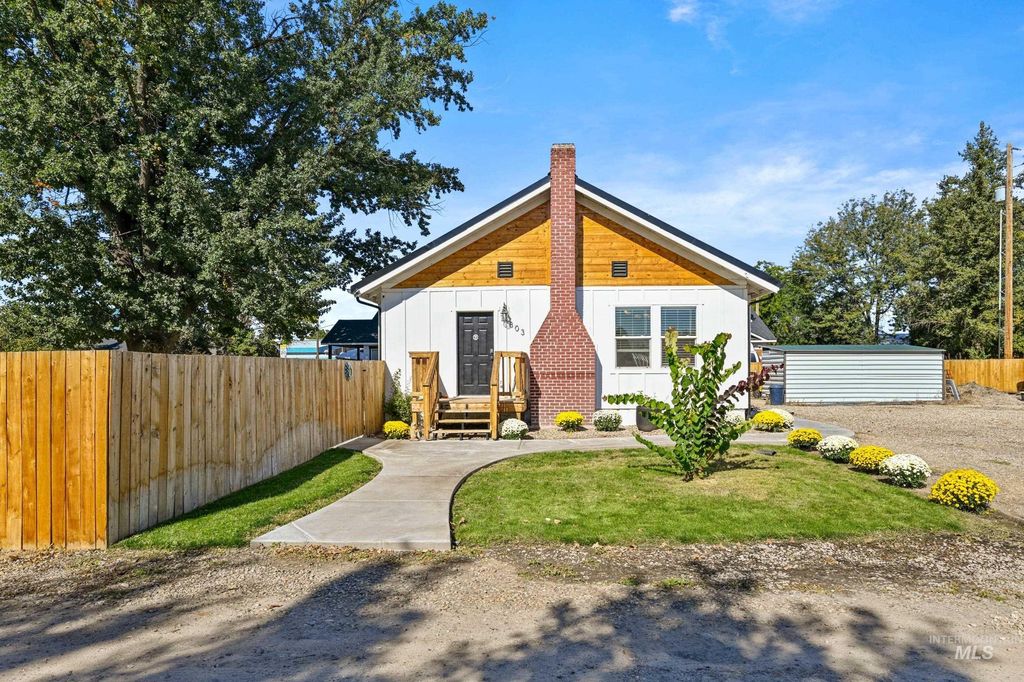 Photo of 803 E Curtis Ave, Parma, ID 83660 (MLS # 98963998)