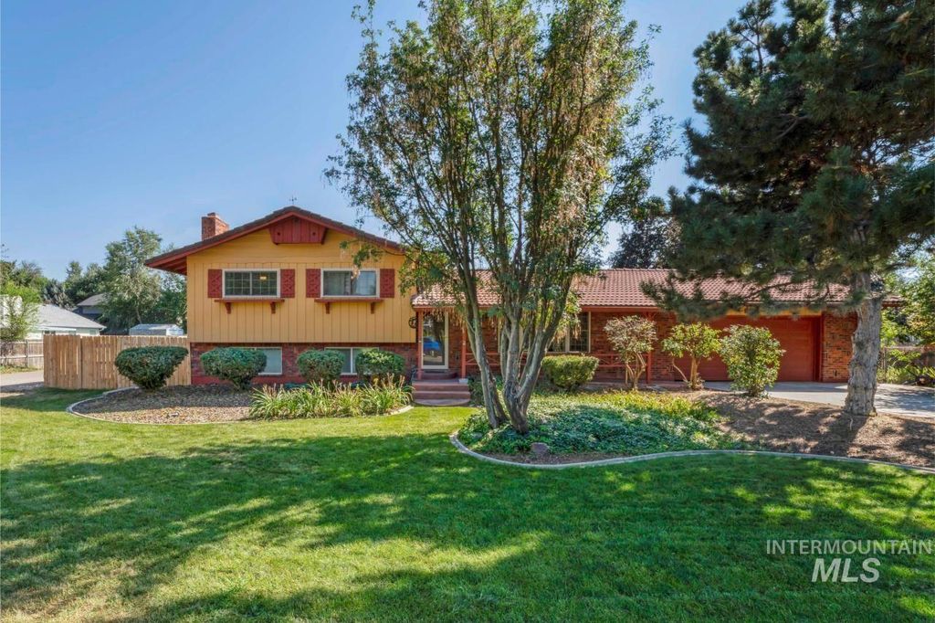 Photo of 8725 W Shellie Lane, Boise, ID 83704 (MLS # 98976035)