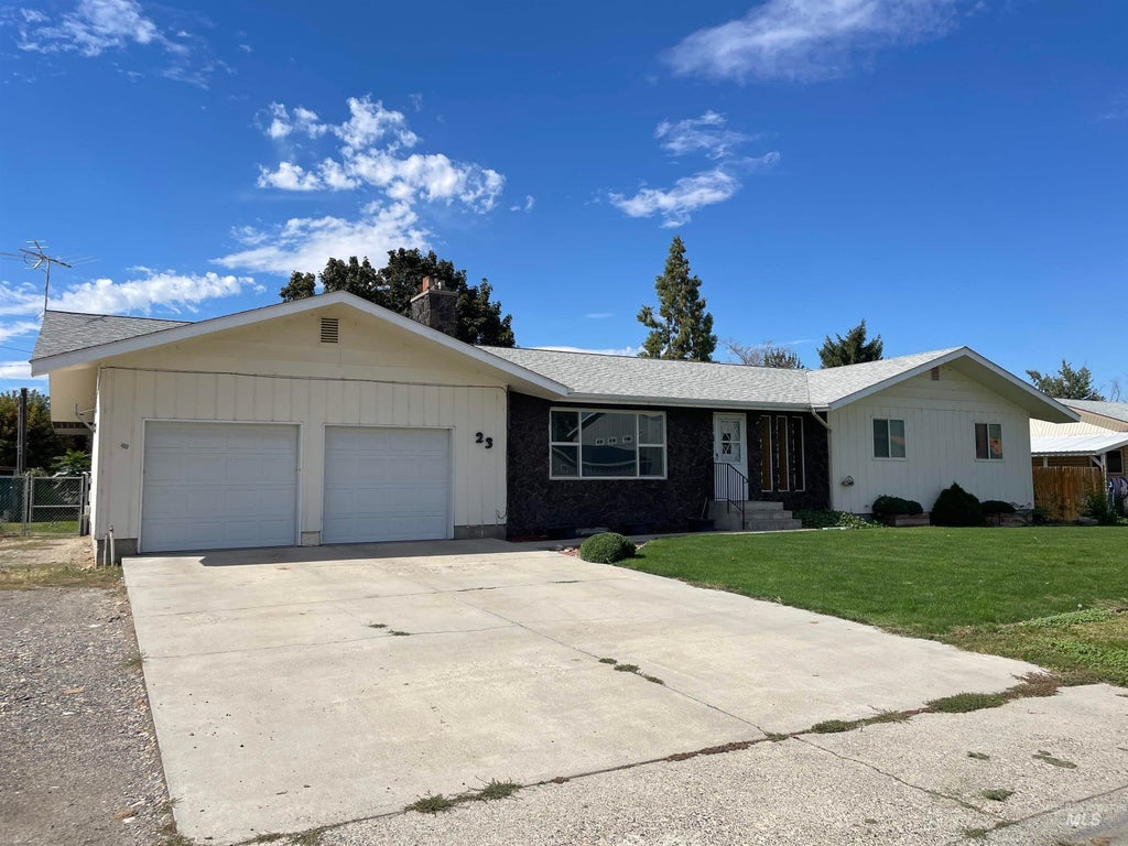 Photo of 23 Nw 16th St, Ontario, OR 97914 (MLS # 99001475)