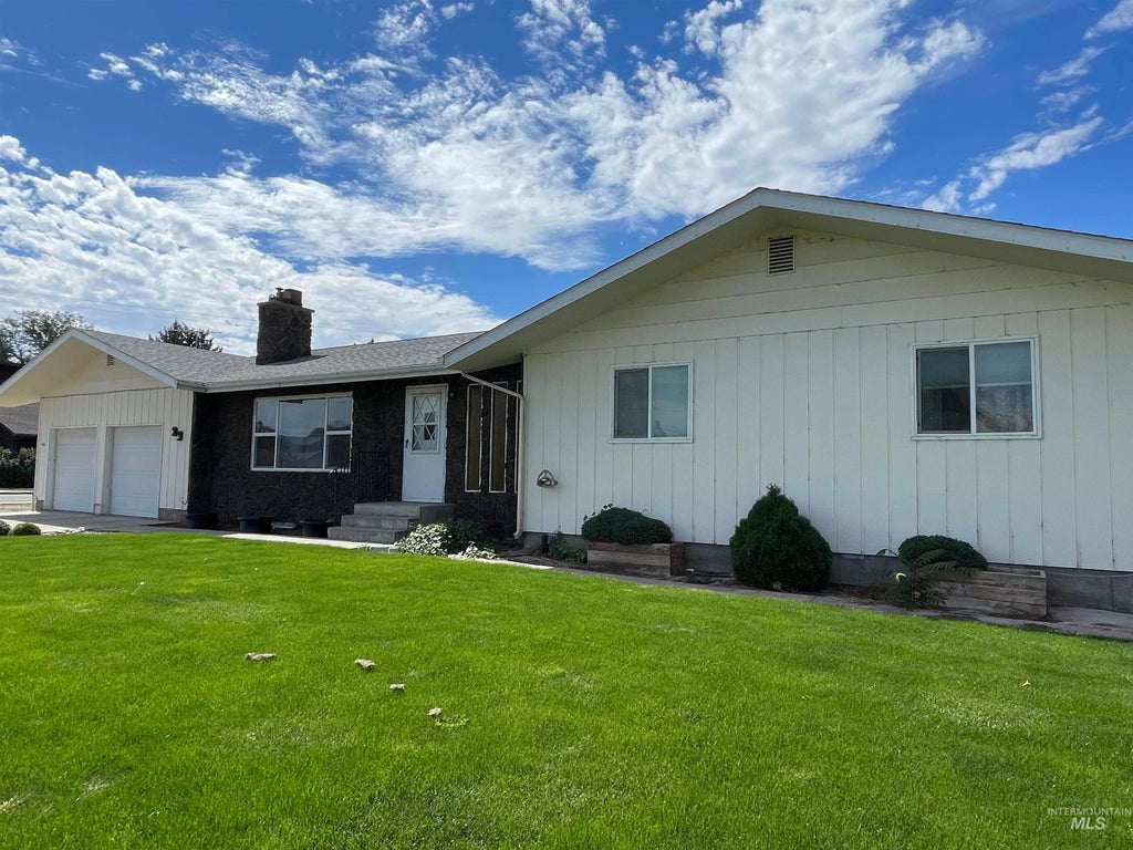 Photo of 23 Nw 16th St, Ontario, OR 97914 (MLS # 99001475)