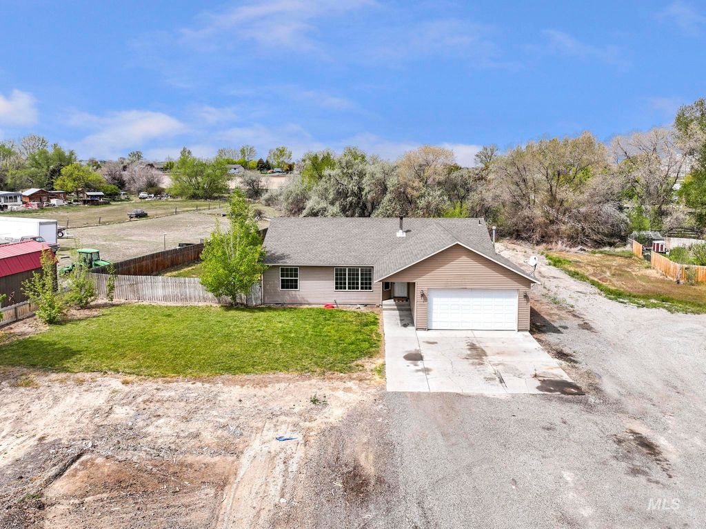Photo of 3775 N 2400 E, Filer, ID 83328 (MLS # 98984540)