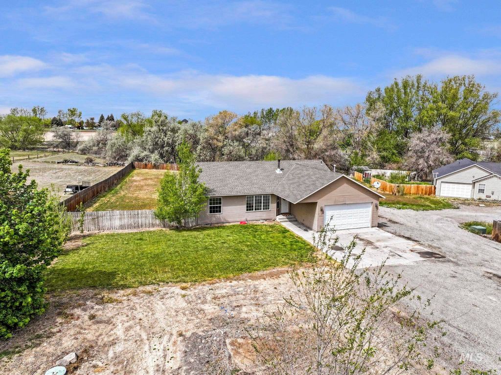 Photo of 3775 N 2400 E, Filer, ID 83328 (MLS # 98984540)