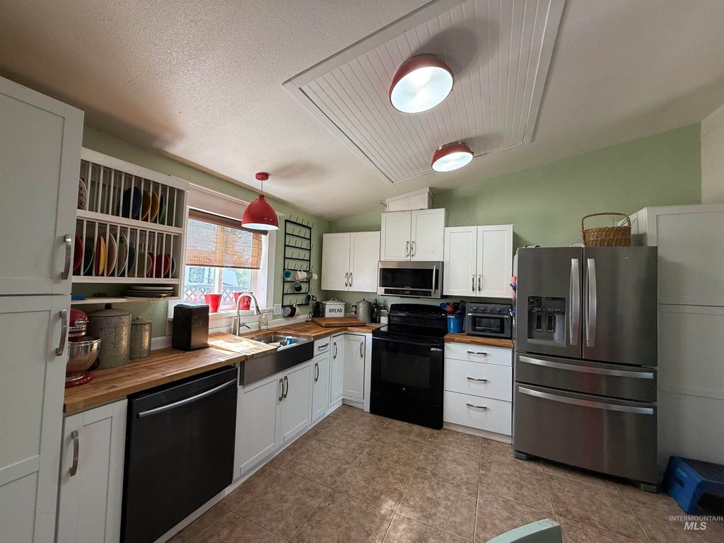 Photo of 385 E Highway 26, Shoshone, ID 83352 (MLS # 98963597)