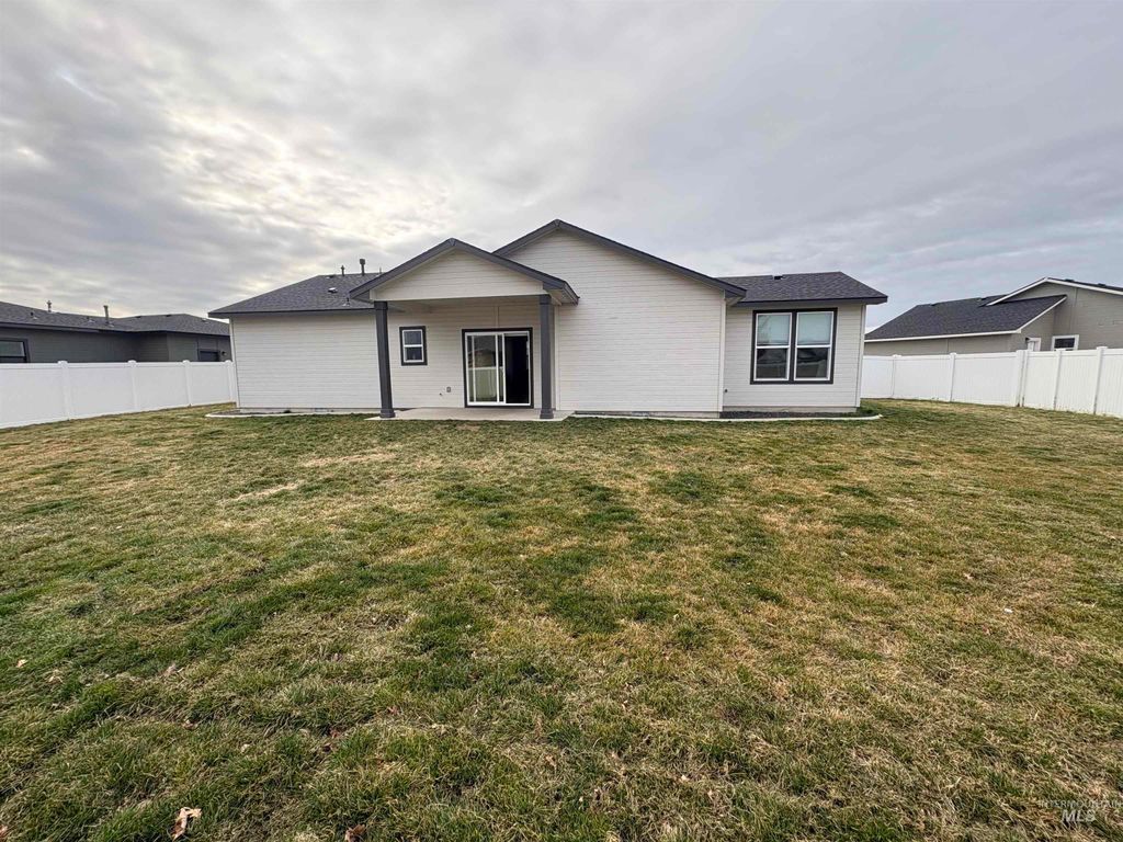 Photo of 2184 Austin Way, Fruitland, ID 83619 (MLS # 98977656)