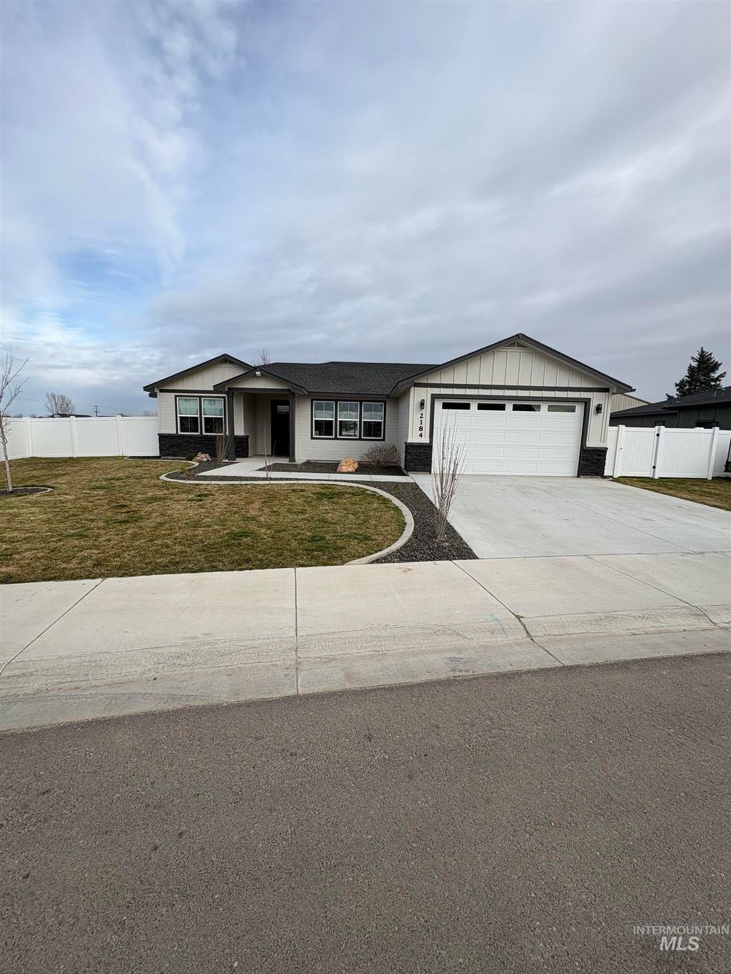 Photo of 2184 Austin Way, Fruitland, ID 83619 (MLS # 98977656)