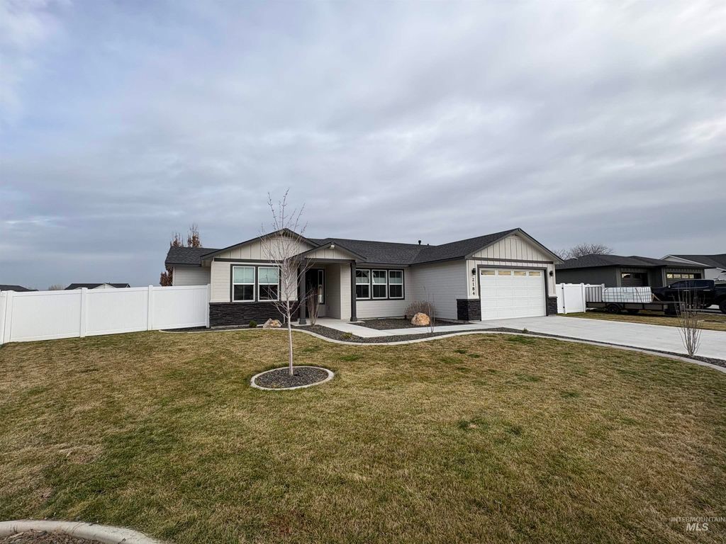 Photo of 2184 Austin Way, Fruitland, ID 83619 (MLS # 98977656)