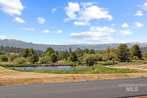 Photo of 10 River Bank Drive, Cascade, ID 83611 (MLS # 98953873)