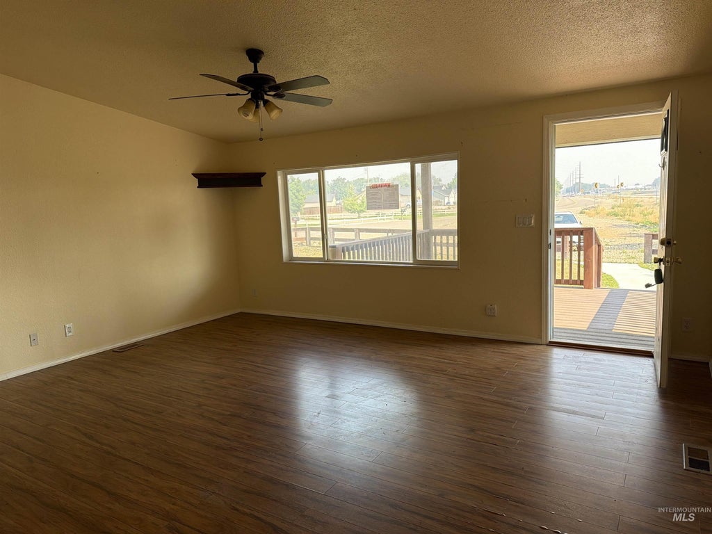 Photo of 4228 Happy Valley Rd, Nampa, ID 83686 (MLS # 98996375)