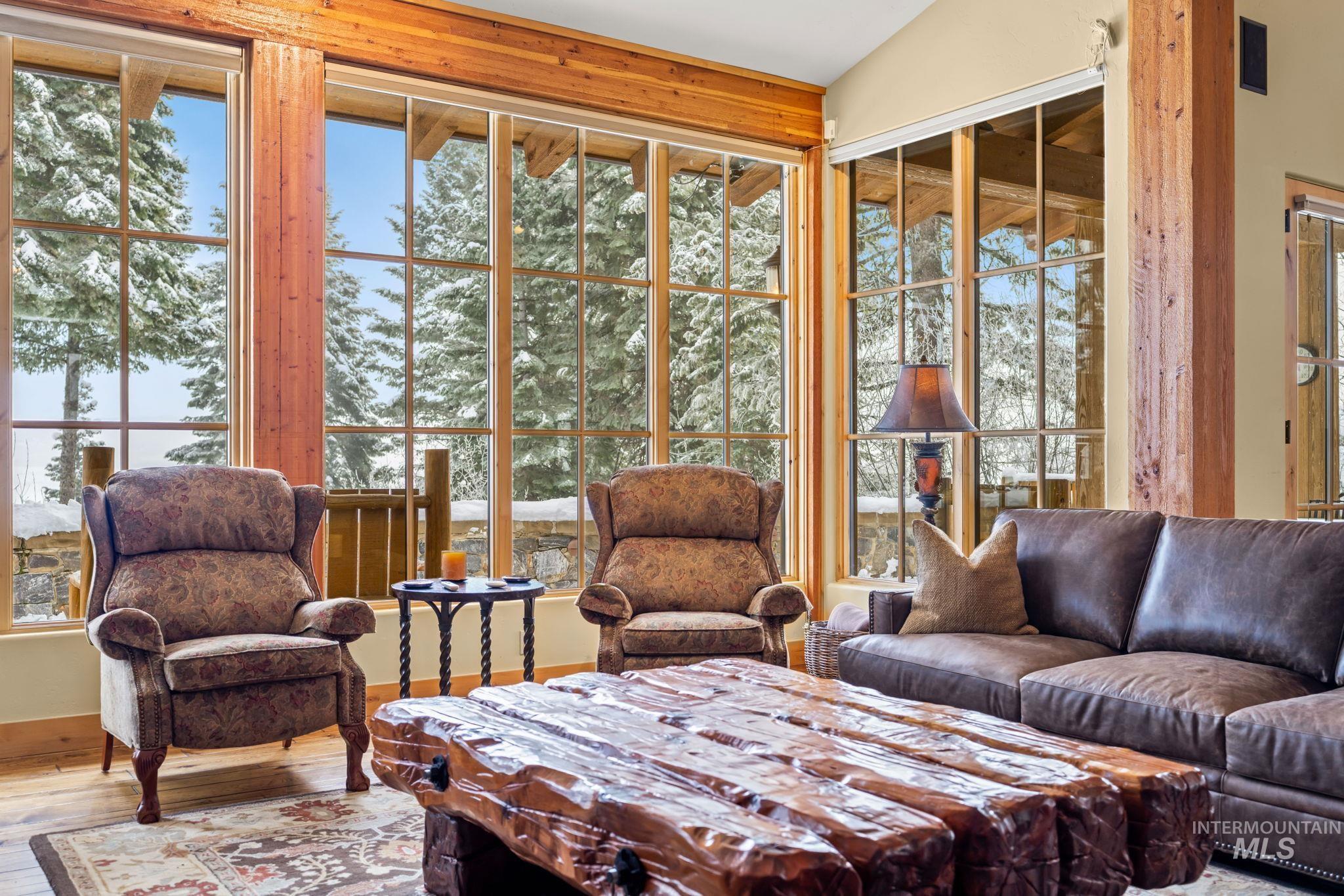Sunroom with healthy amount of natural light