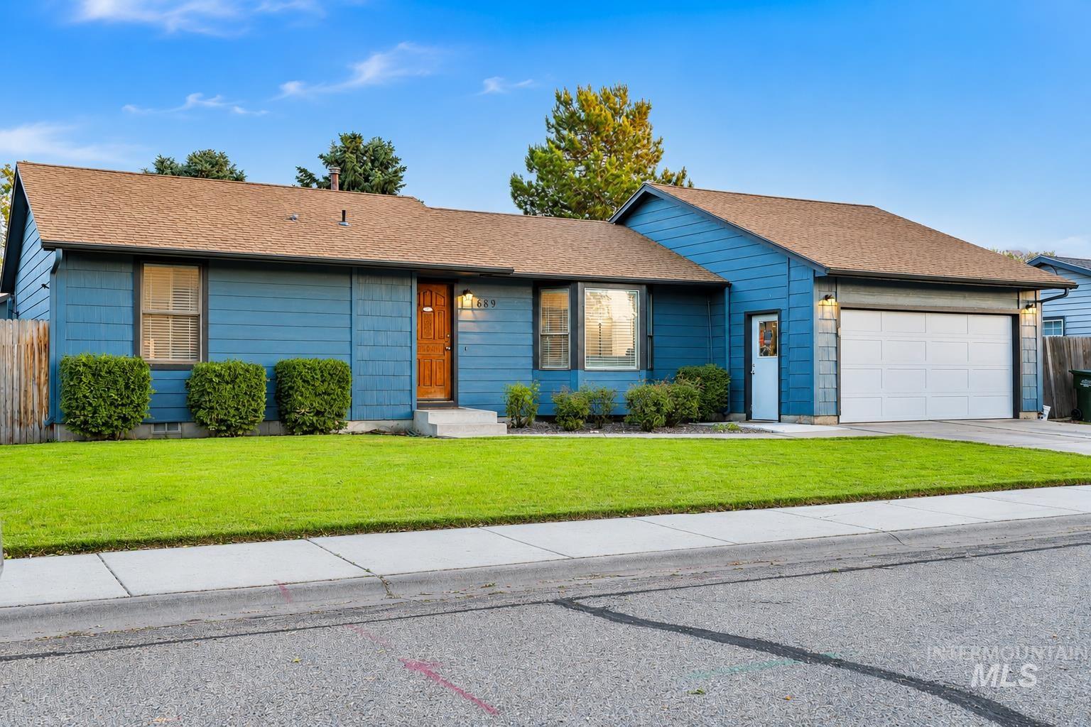 689 W Tiffany Dr