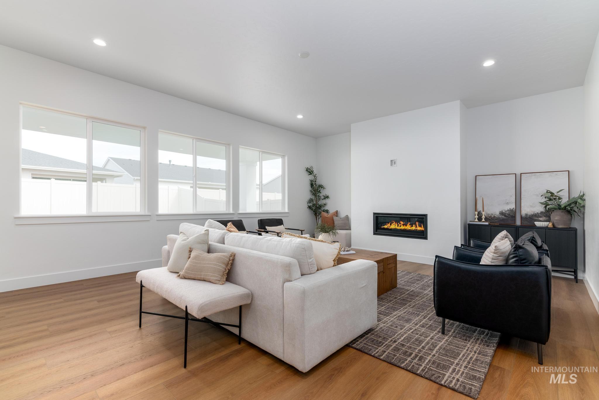 4909 W River Oaks Ct