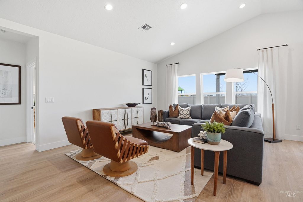 Photo of 4416 Belethor Ave, Caldwell, ID 83605 (MLS # 98977458)