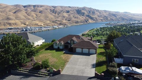 Photo of 2530 Valleyview Drive, Clarkston, WA 99403 (MLS # 98947932)