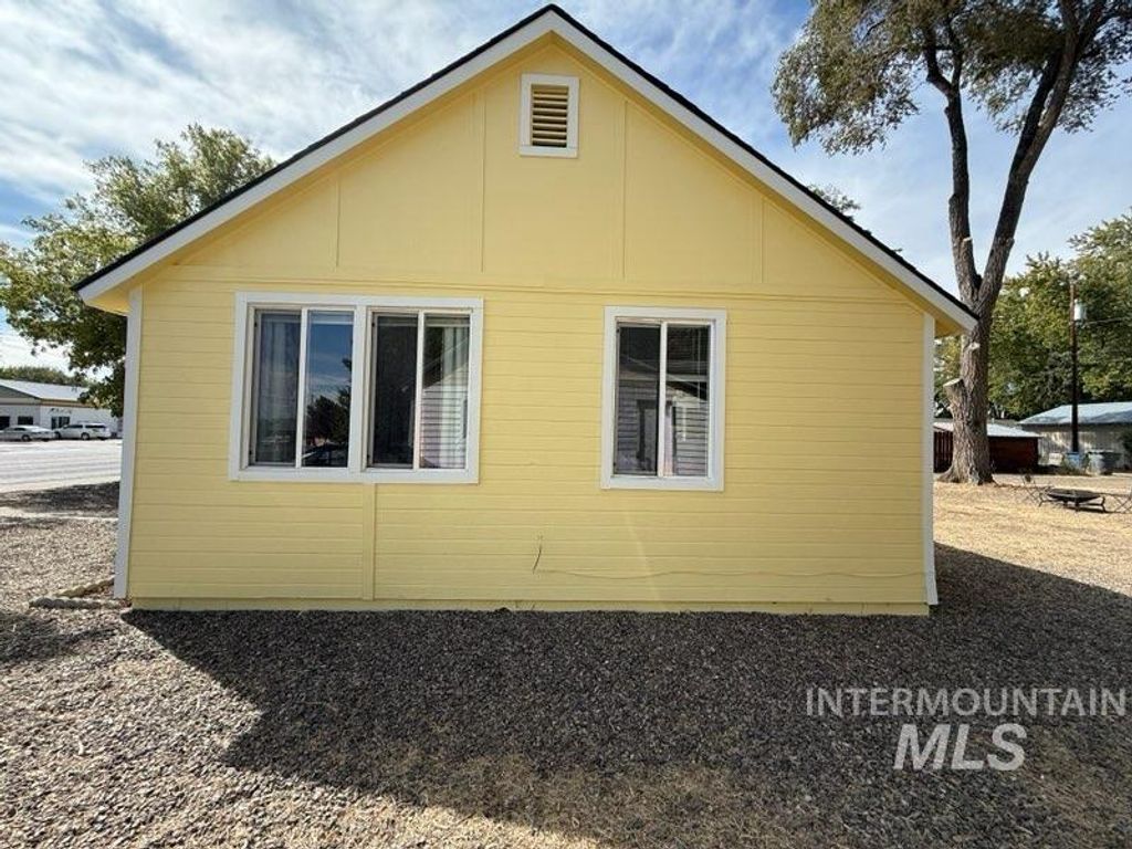 Photo of 1320 American Legion Blvd, Mountain Home, ID 83647 (MLS # 98962968)