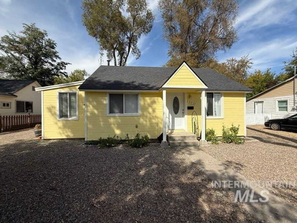Photo of 1320 American Legion Blvd, Mountain Home, ID 83647 (MLS # 98962968)