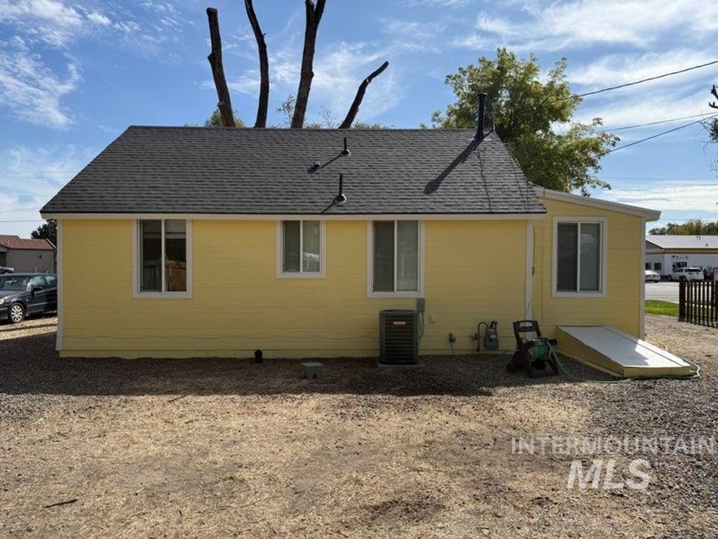Photo of 1320 American Legion Blvd, Mountain Home, ID 83647 (MLS # 98962968)