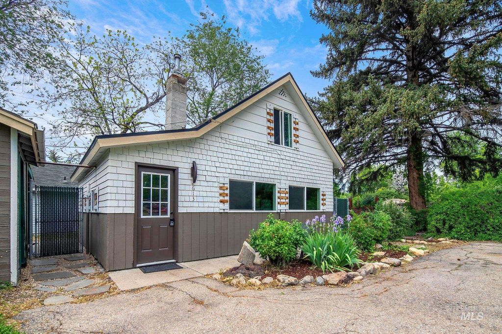Photo of 2613 N N. Woody Dr, Boise, ID 83703 (MLS # 98985747)