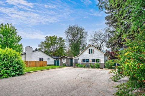 Photo of 2613 N Woody Dr, Boise, ID 83703 (MLS # 98985747)