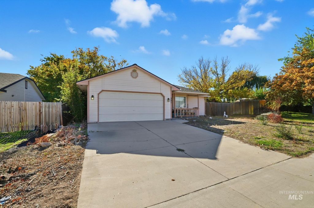 Photo of 321 E Dooley Ln, Nampa, ID 83686 (MLS # 98965391)