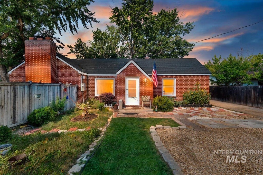 Photo of 1341 N Mitchell ST, Boise, ID 83704 (MLS # 98996832)