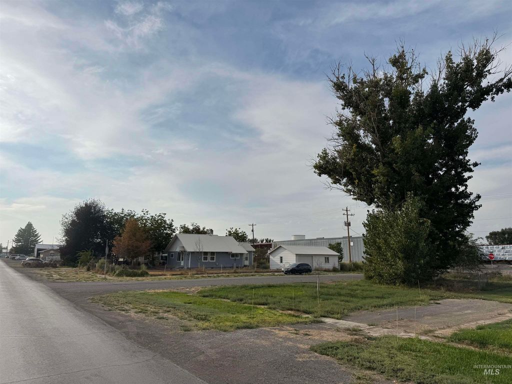 Photo of 202 Midway Street, Filer, ID 83328 (MLS # 98961097)