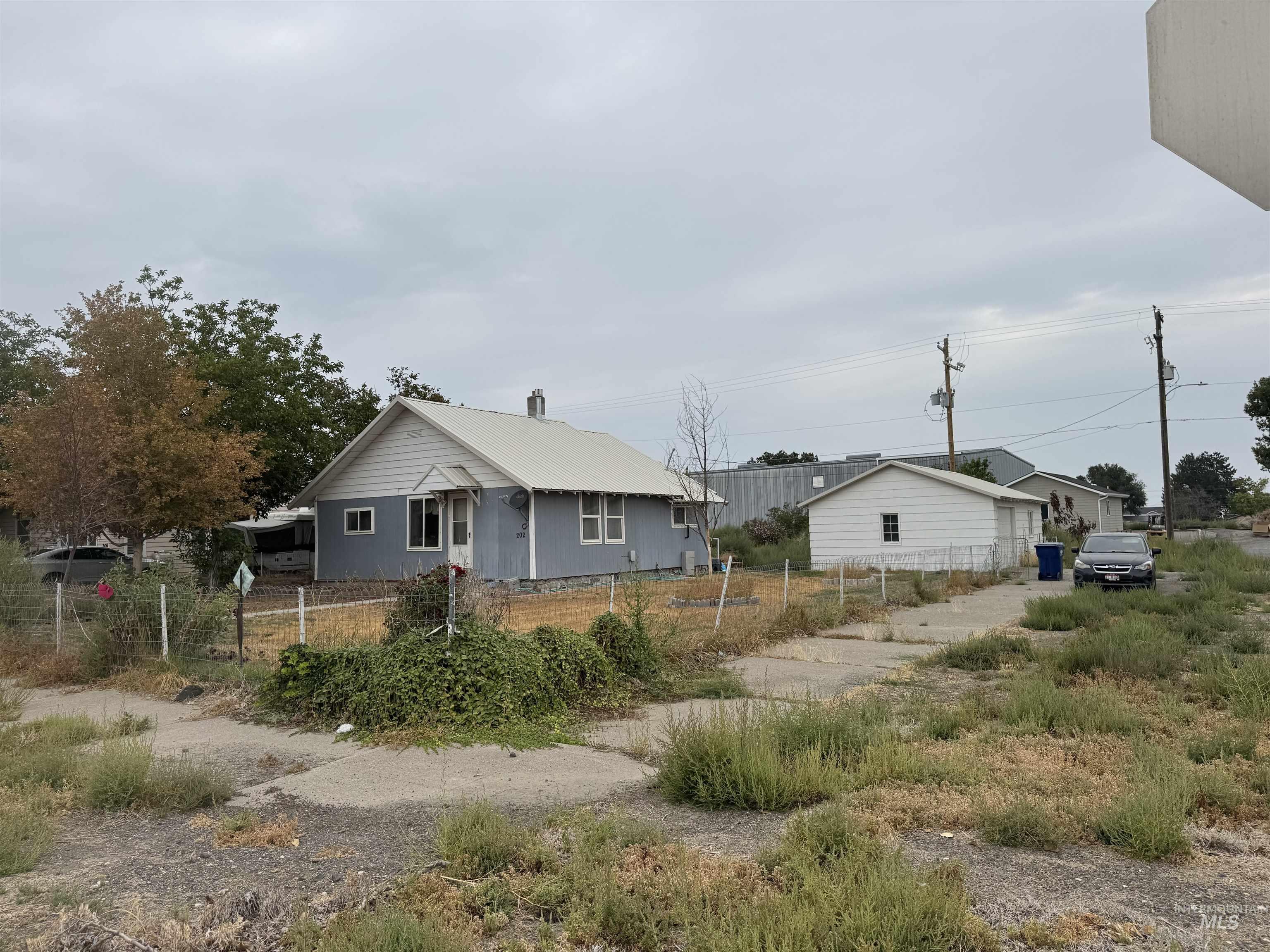 View of front of house featuring a fenced front yard
