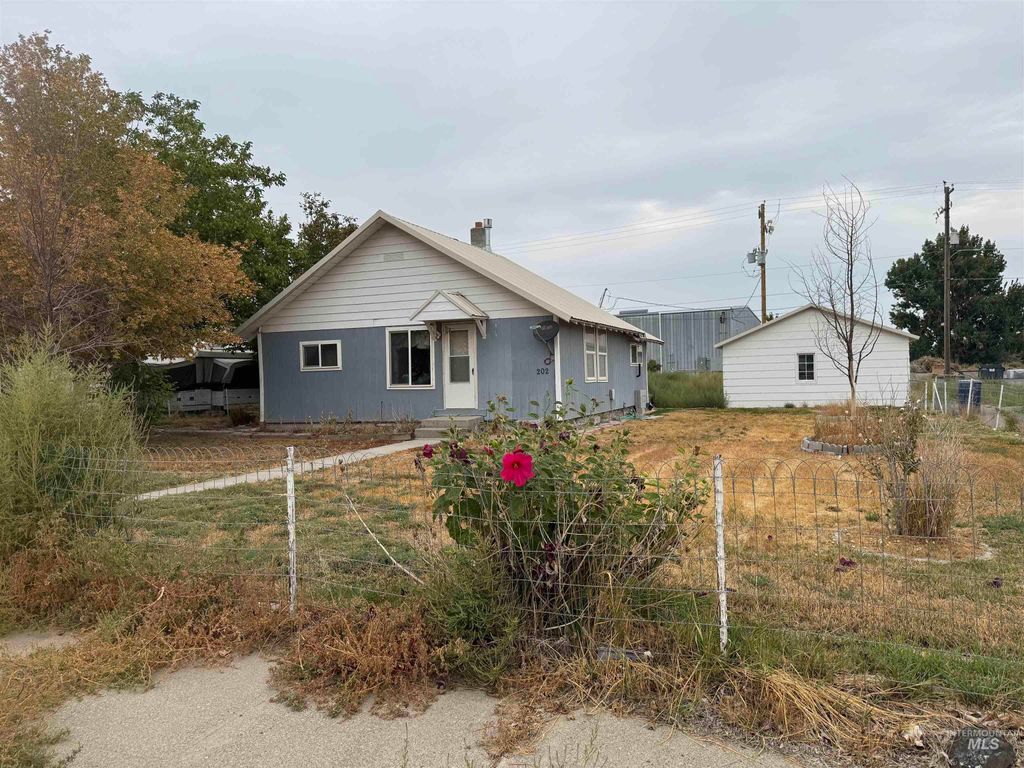 Photo of 202 Midway Street, Filer, ID 83328 (MLS # 98961097)