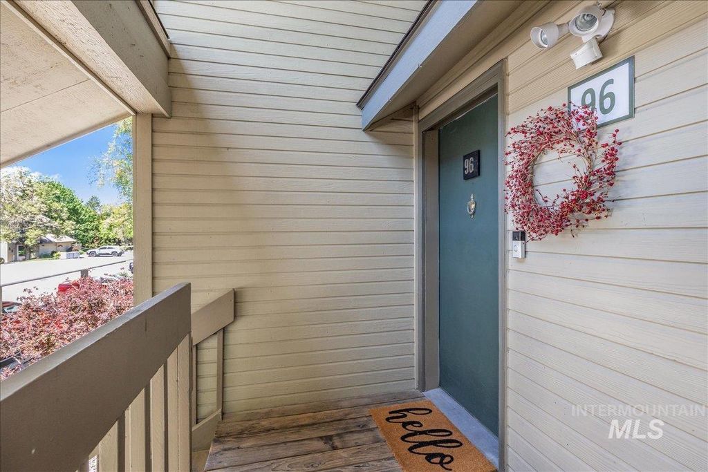 Photo of 3651 S Gekeler Ln #APT 96, Boise, ID 83706 (MLS # 98986226)