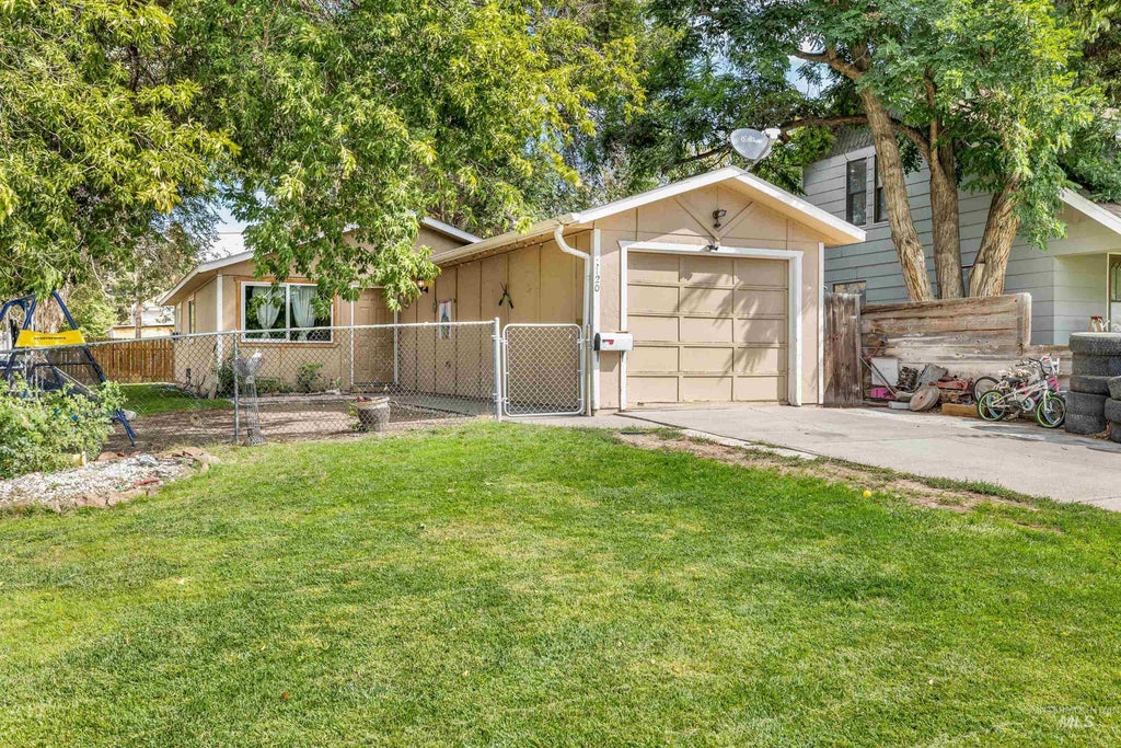 Photo of 120 E Avenue C, Jerome, ID 83338 (MLS # 99000059)