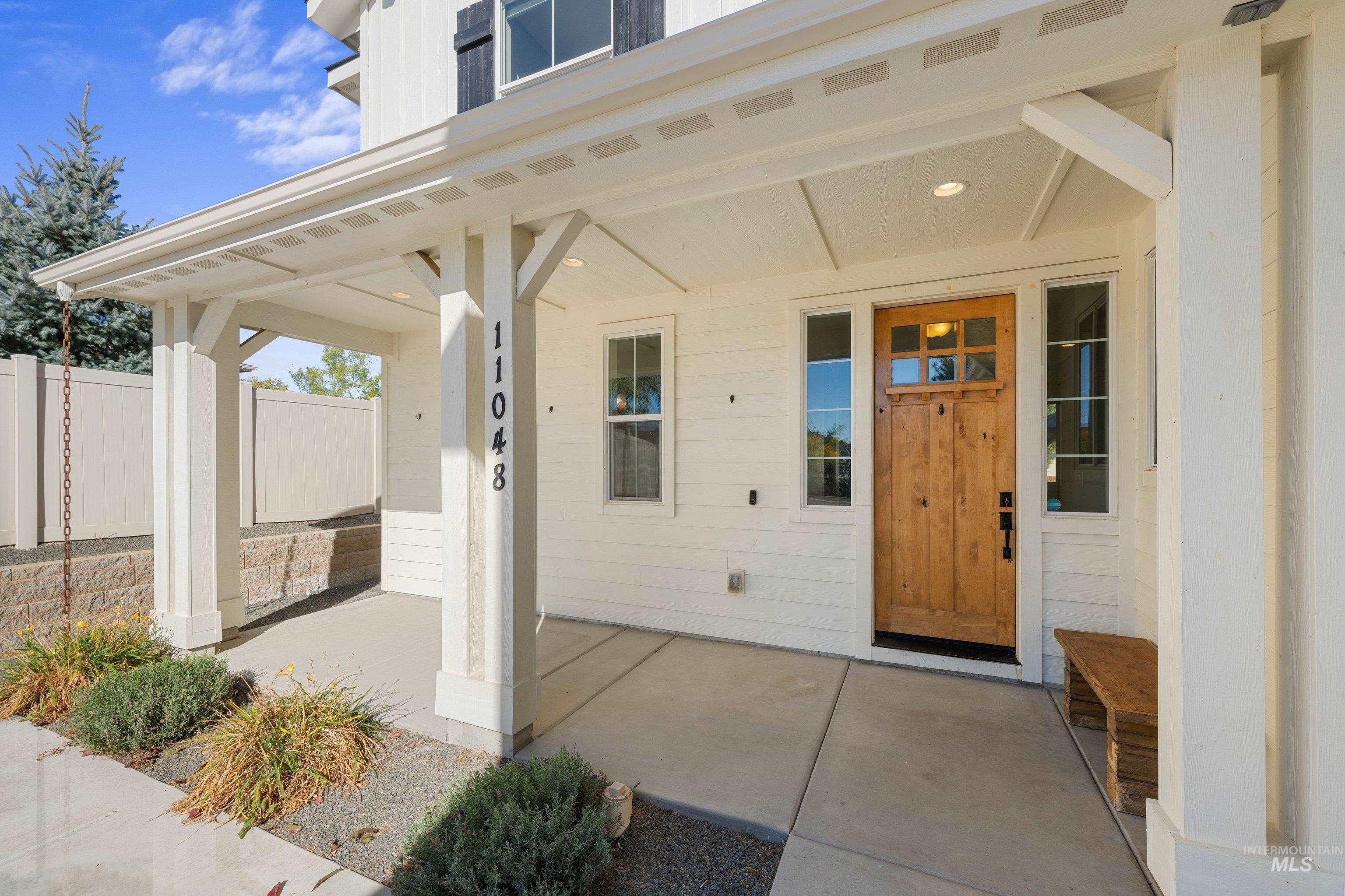 11048 W Victoria Dr