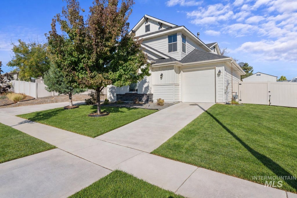 Photo of 11048 W Victoria Dr, Nampa, ID 83686 (MLS # 99004026)