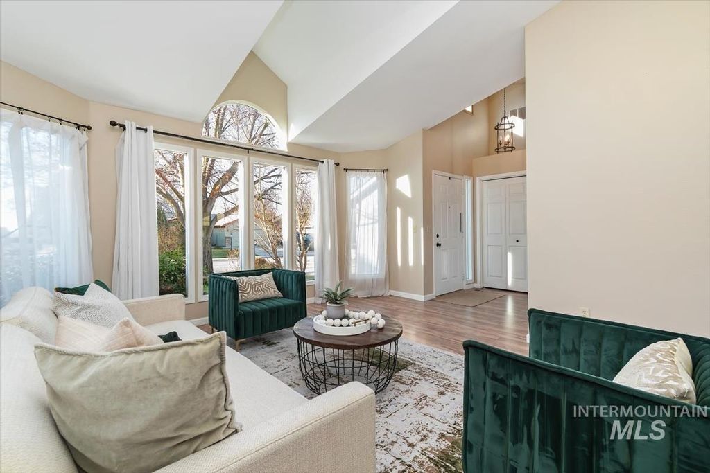 Photo of 1544 E Falcon Rim Ct, Eagle, ID 83616 (MLS # 98977450)