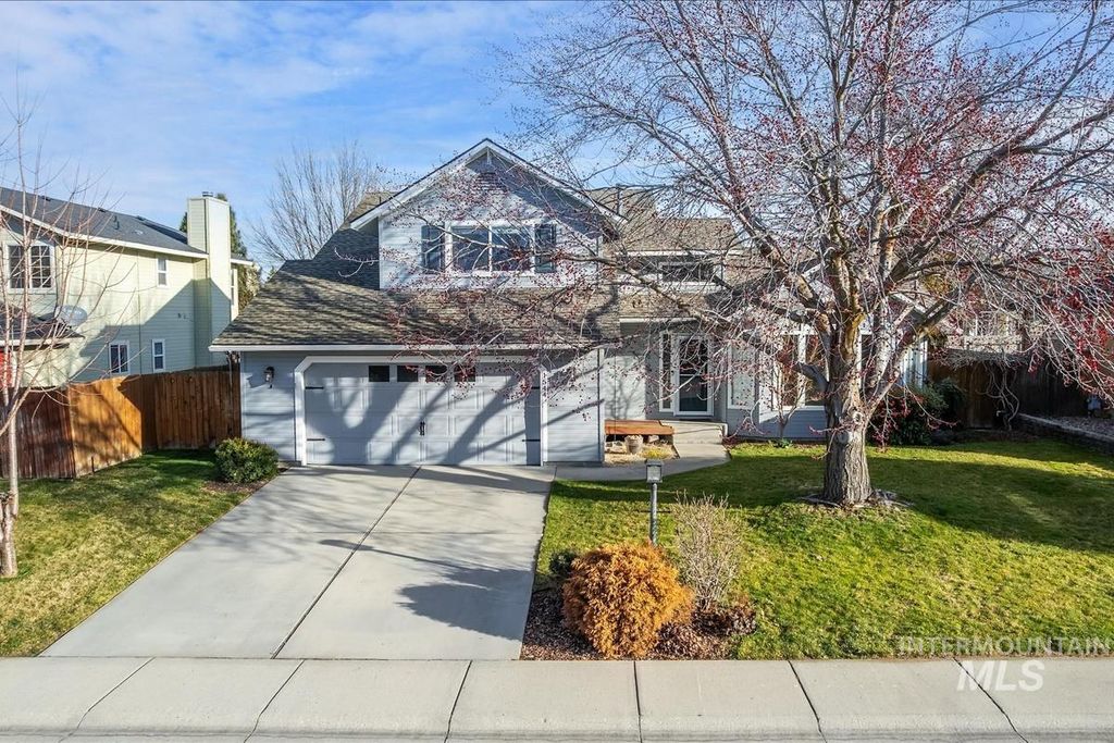 Photo of 1544 E Falcon Rim Ct, Eagle, ID 83616 (MLS # 98977450)