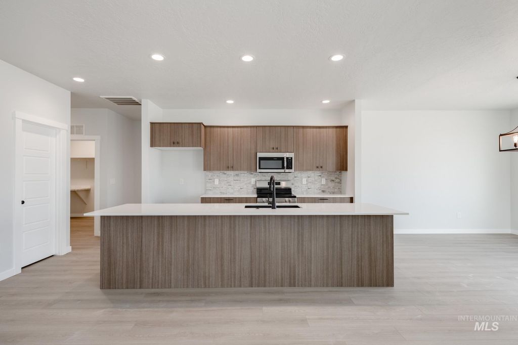 Photo of 2071 N 7th E St, Mountain Home, ID 83647 (MLS # 98968341)