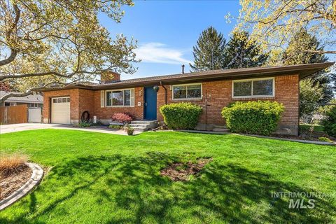 Photo of 2711 N Mckinney St, Boise, ID 83704 (MLS # 98981675)