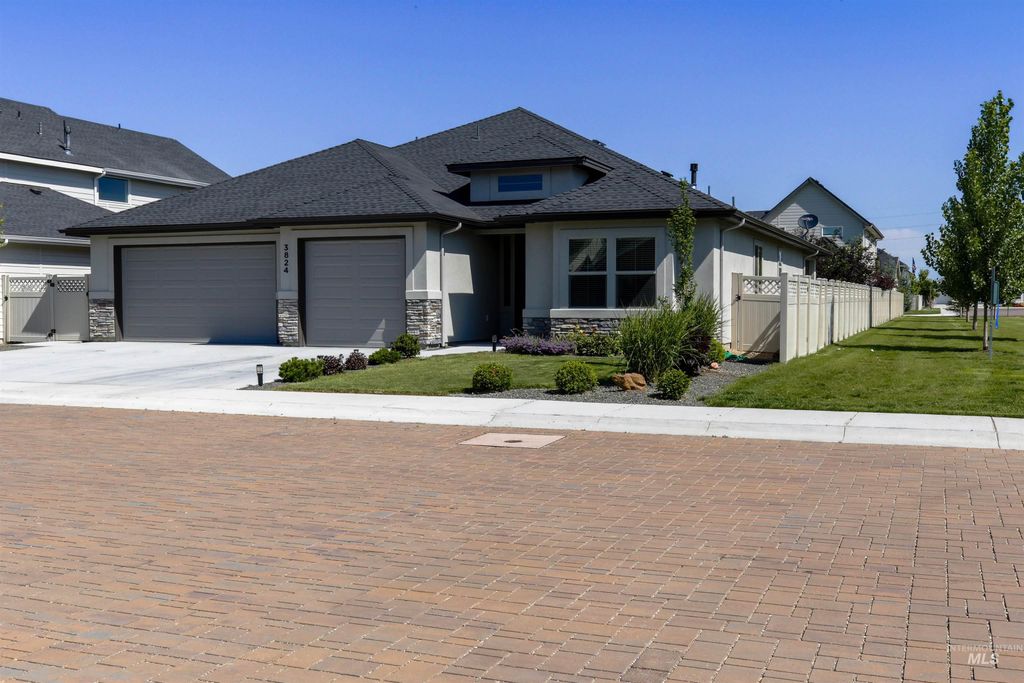 Photo of 3824 W Lesina Dr, Meridian, ID 83646 (MLS # 98979246)