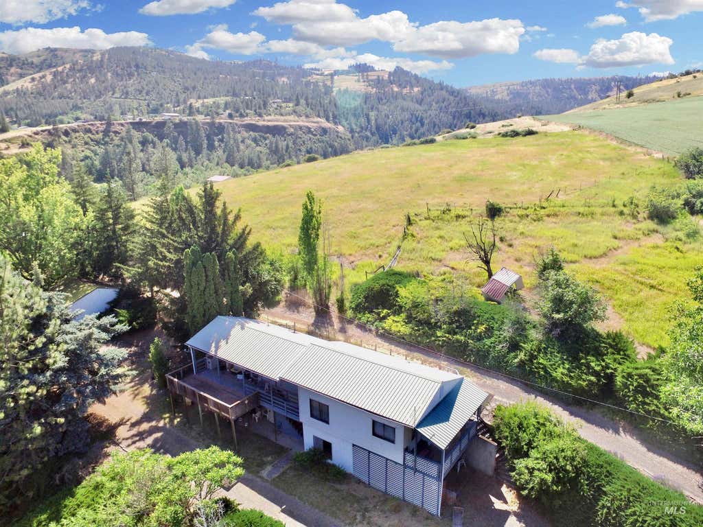 Photo of 1013 American Ridge Road, Kendrick, ID 83537 (MLS # 98995830)