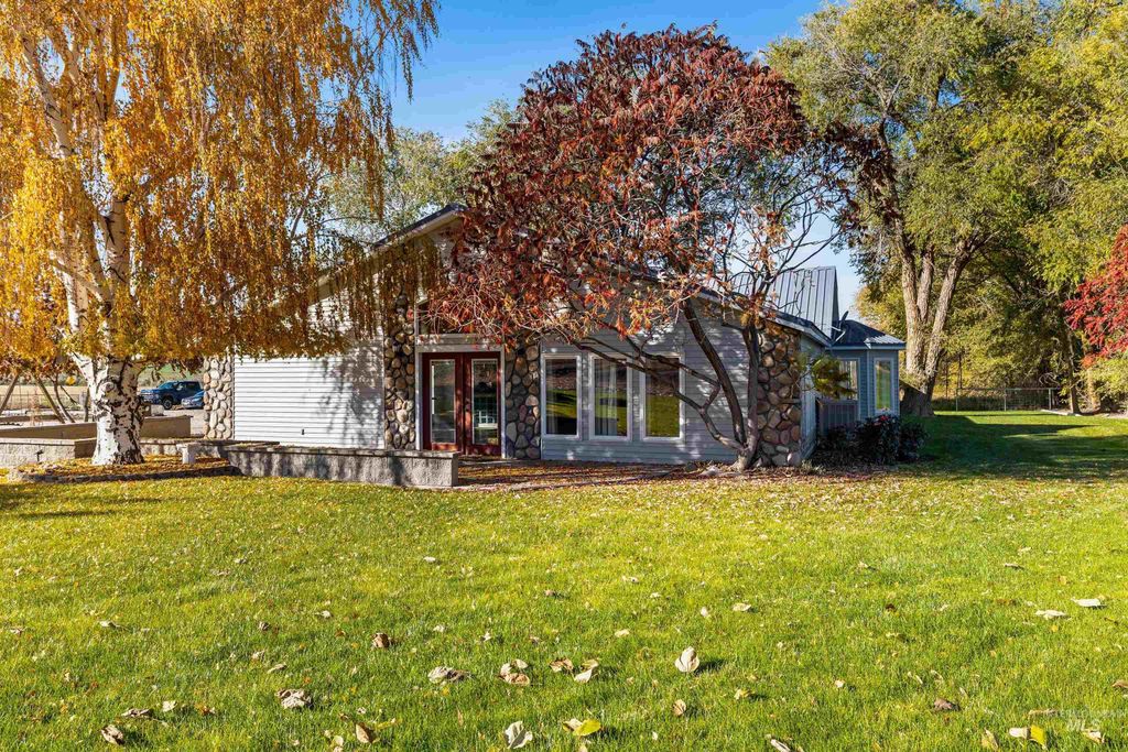 Photo of 3859 N 1100 E, Buhl, ID 83316 (MLS # 98944072)